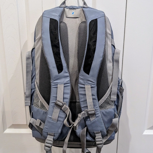 POWDER BLUE Eddie Bauer Highpoint 30L Backpack - Picture 9 of 16